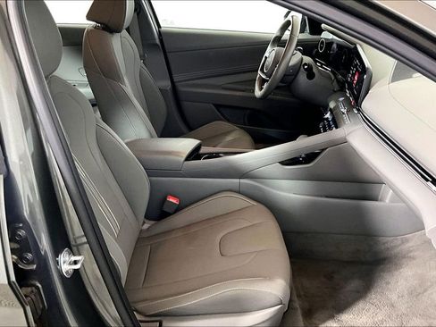 Used 2025 Hyundai Elantra SEL image 6