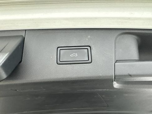 Used 2024 Volkswagen Atlas SE w/ Panoramic Sunroof Package FWD image 82