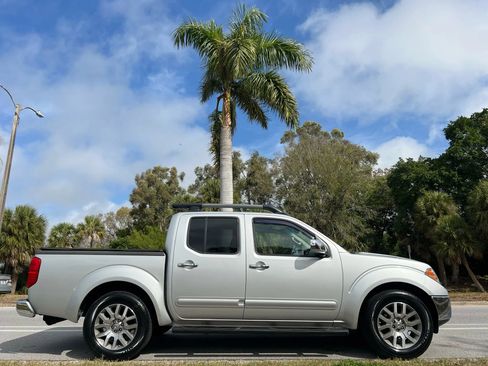 Used 2012 Nissan Frontier SL w/ Moonroof Pkg image 6