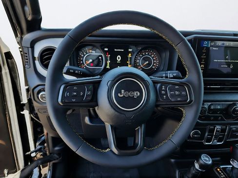 Used 2024 Jeep Gladiator Sport AWD/4WD image 22