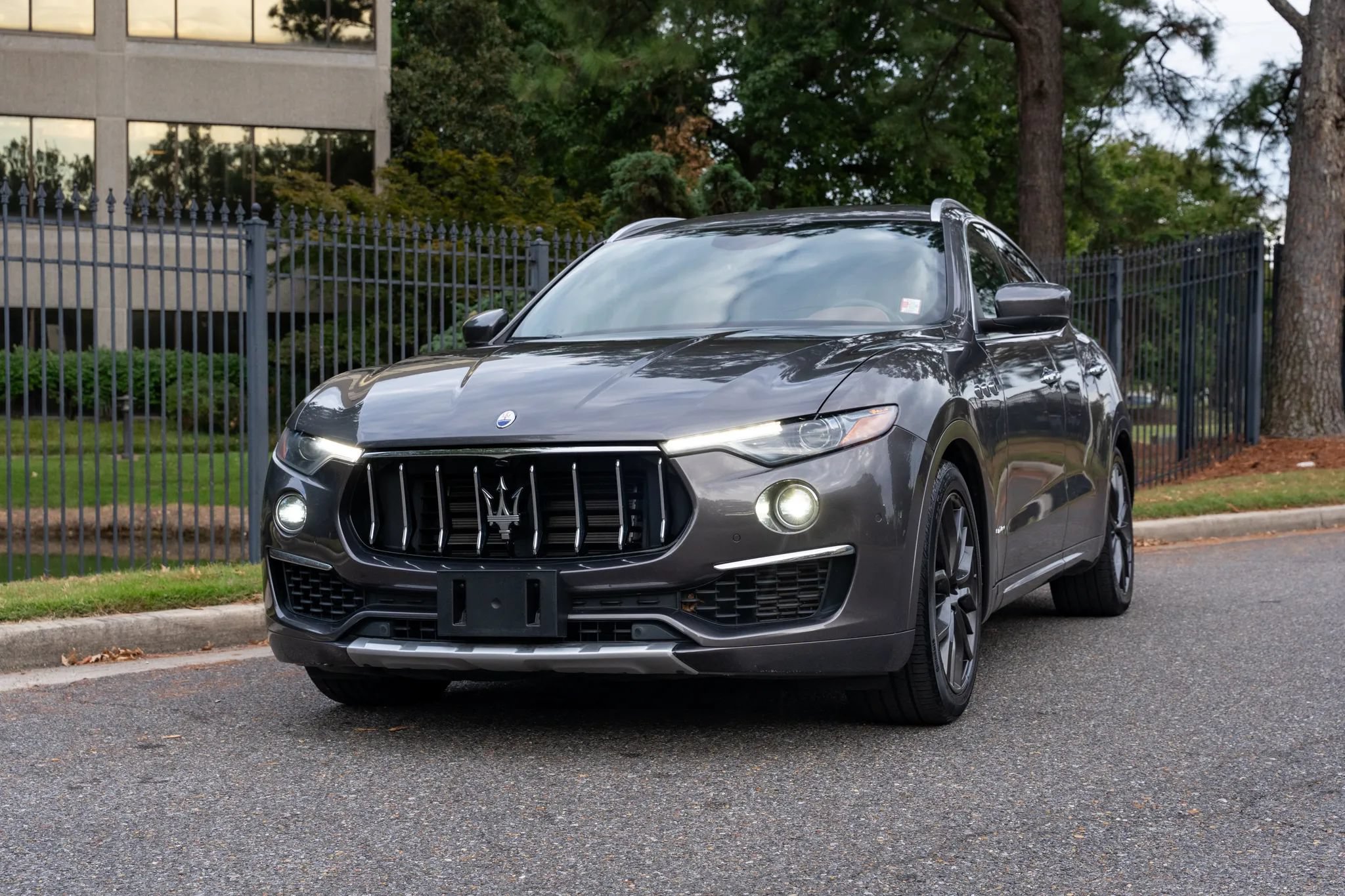 Used 2019 Maserati Levante GranLusso AWD/4WD image 2