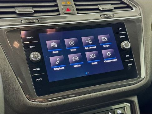 Used 2020 Volkswagen Tiguan SE FWD image 23