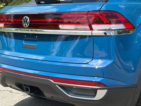 New 2026 Volkswagen Atlas Cross Sport SE FWD image 5