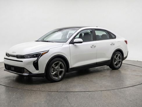Used 2025 Kia K4 LXS image 3