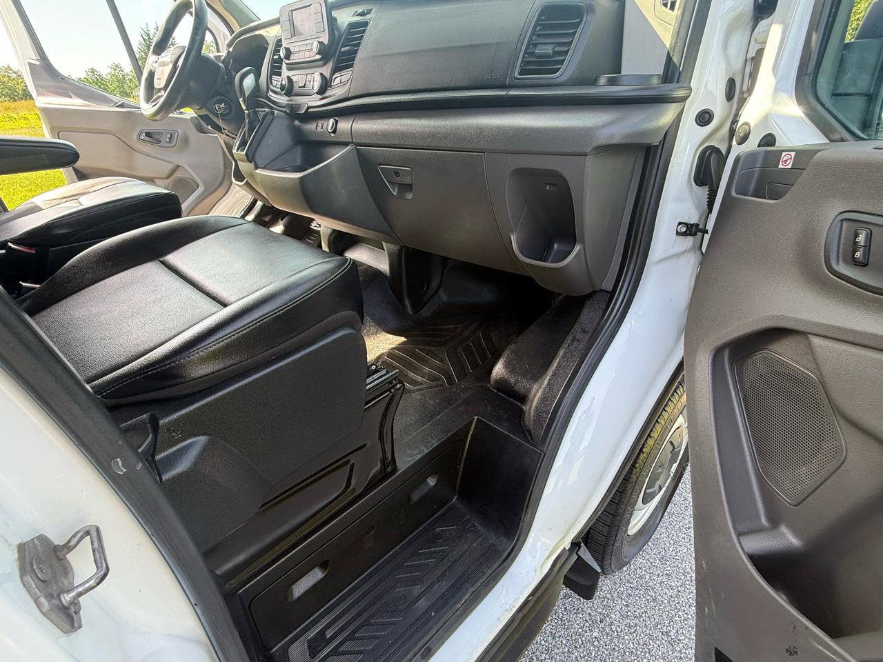Used 2020 Ford Transit 250 Low Roof RWD image 18