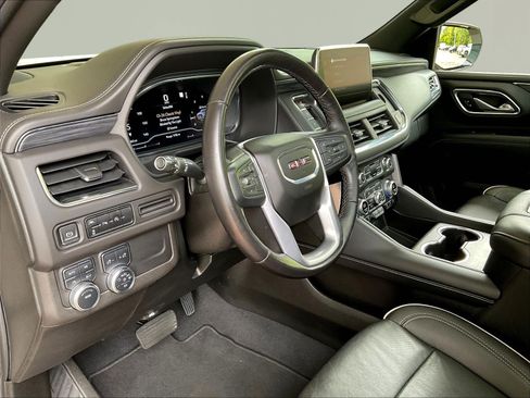 Used 2023 GMC Yukon SLT AWD/4WD image 17