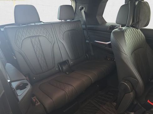 Used 2022 BMW X7 xDrive40i w/ M Sport Package AWD/4WD image 12