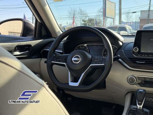 Used 2024 Nissan Altima 2.5 SV image 23