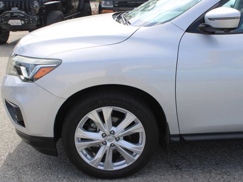 Used 2018 Nissan Pathfinder SL w/ SL Premium Package FWD image 7