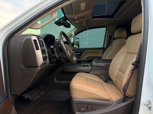 Used 2019 GMC Sierra 2500 Denali w/ Duramax Plus Package AWD/4WD image 30