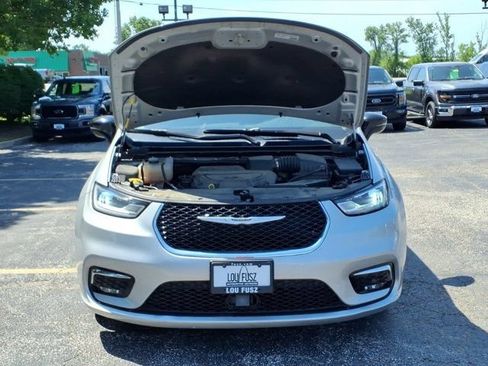 Used 2024 Chrysler Pacifica Touring-L FWD image 37