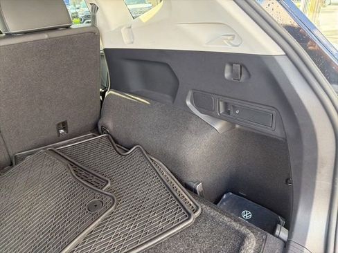 Used 2024 Volkswagen Tiguan SE AWD/4WD image 13