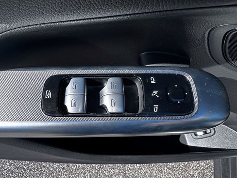 Used 2025 Mercedes-Benz GLC 300 image 26