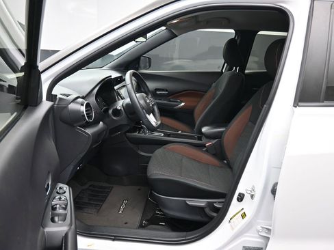 Used 2022 Nissan Kicks SR image 11