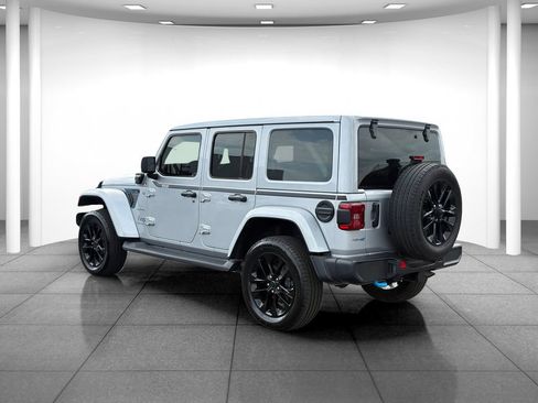 Used 2024 Jeep Wrangler Unlimited Sahara w/ Technology Group AWD/4WD image 5
