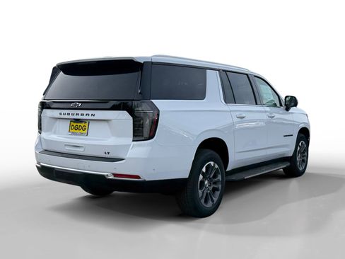 New 2026 Chevrolet Suburban LT image 5