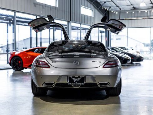 Used 2011 Mercedes-Benz SLS AMG Coupe image 5