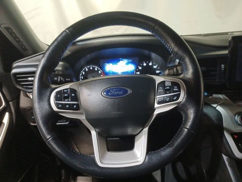 Used 2022 Ford Explorer XLT image 11