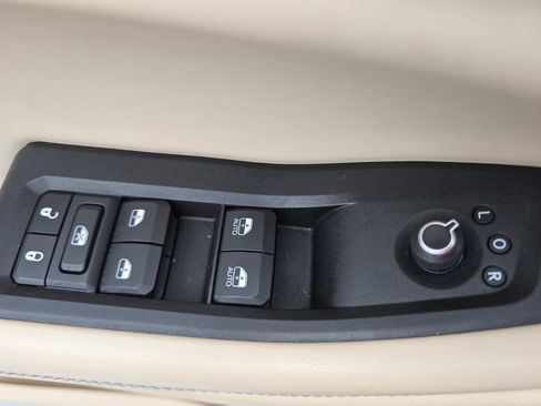 Used 2022 Jeep Grand Cherokee Limited AWD/4WD image 28