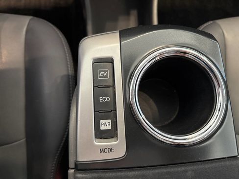 Used 2014 Toyota Prius V Five image 24