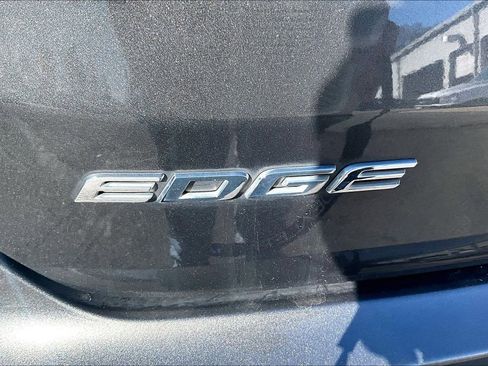 Used 2020 Ford Edge SE image 7