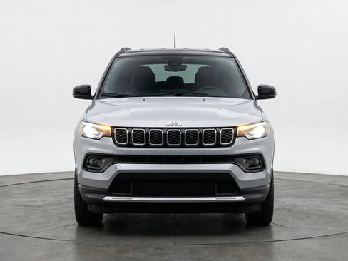 Used 2025 Jeep Compass Limited AWD/4WD image 2