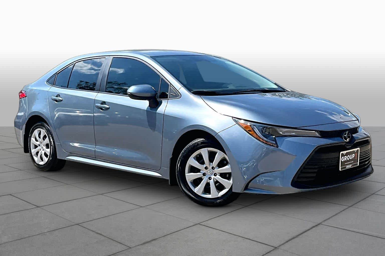 Used 2026 Toyota Corolla LE FWD image 3