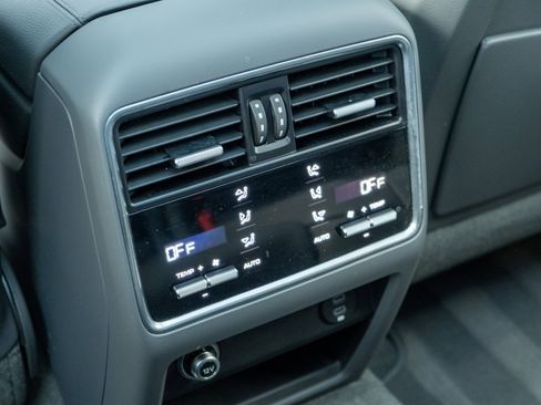 Certified 2023 Porsche Cayenne Coupe image 33