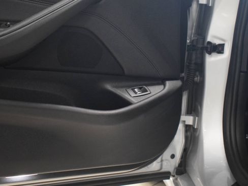 Used 2018 BMW 530i xDrive AWD/4WD image 37