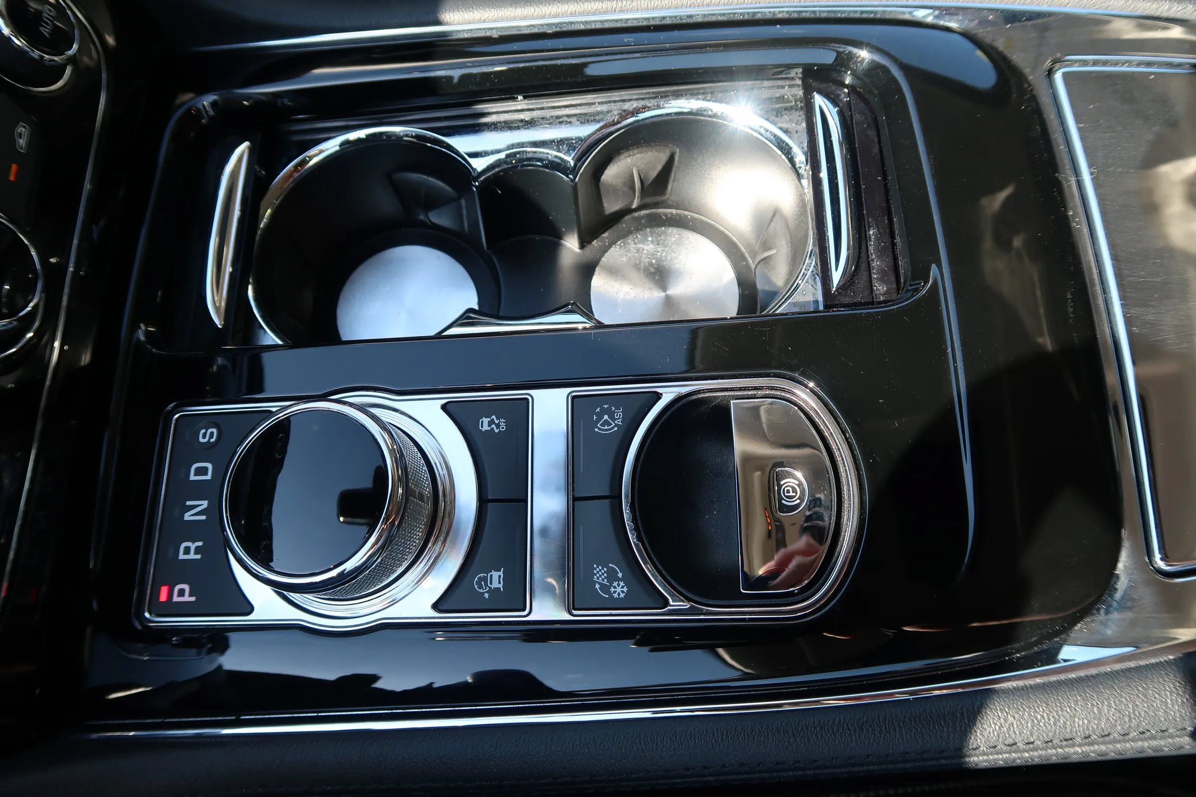 Used 2019 Jaguar XJ R-Sport RWD image 29