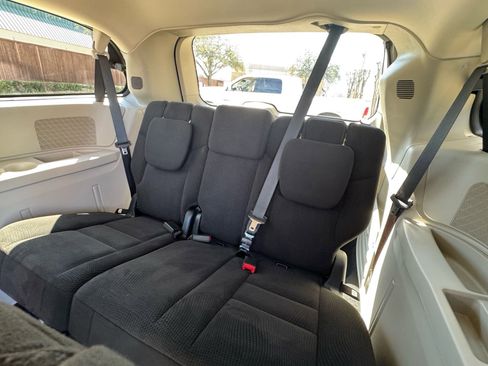 Used 2016 Dodge Grand Caravan SXT w/ Rear Park Assist Package image 33