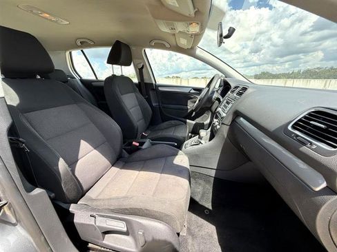 Used 2010 Volkswagen Golf 4-Door image 22