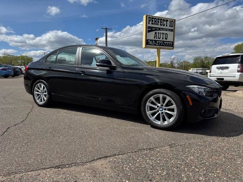 Used 2017 BMW 320i xDrive Sedan AWD/4WD image 2