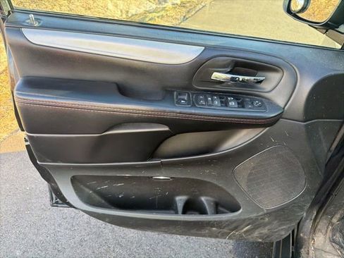 Used 2017 Dodge Grand Caravan GT image 18