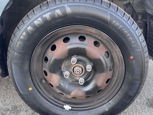 Used 2011 Chevrolet Aveo LT image 50