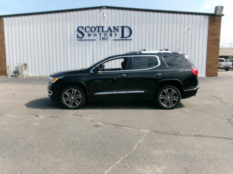 Used 2017 GMC Acadia Denali w/ Technology Package FWD image 1