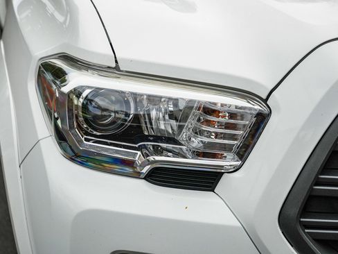 Used 2021 Toyota Tacoma TRD Sport w/ Technology Package AWD/4WD image 8