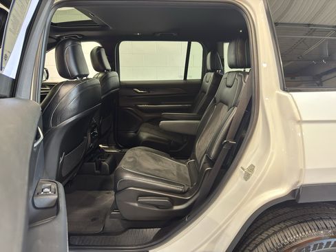 Used 2023 Jeep Grand Cherokee L Altitude AWD/4WD image 12