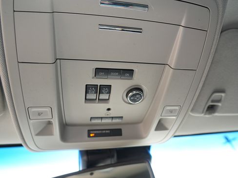 Used 2020 Chevrolet Suburban Premier AWD/4WD image 30