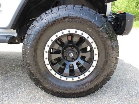 Used 2021 Jeep Wrangler Unlimited Rubicon AWD/4WD image 12