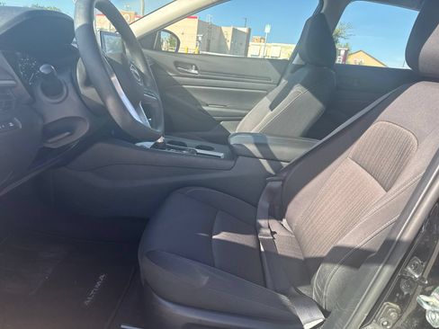 Used 2025 Nissan Altima 2.5 SV FWD image 10