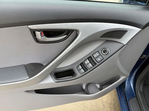 Used 2016 Hyundai Elantra SE FWD image 15