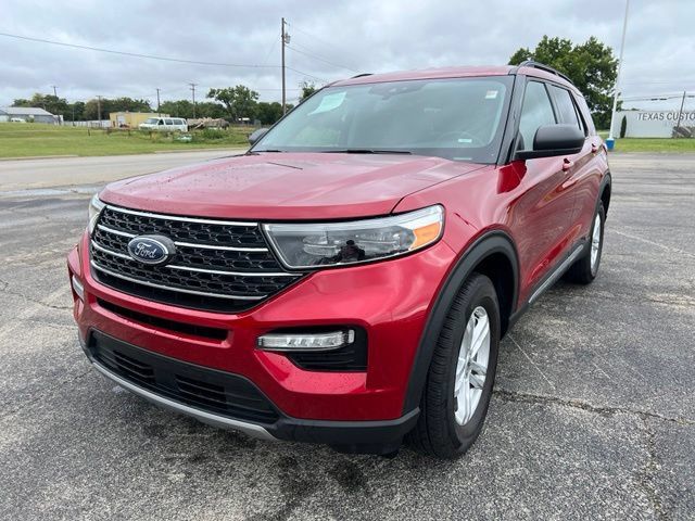 Used 2024 Ford Explorer XLT w/ Equipment Group 202A AWD/4WD image 3