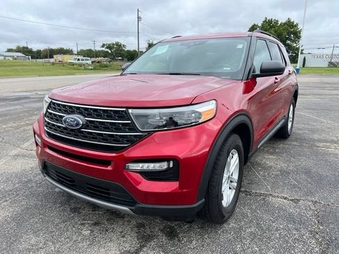 Used 2024 Ford Explorer XLT w/ Equipment Group 202A AWD/4WD image 3