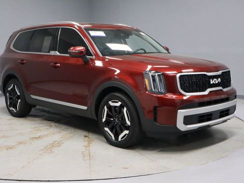 Used 2024 Kia Telluride EX w/ EX Captain's Chair Package AWD/4WD image 1