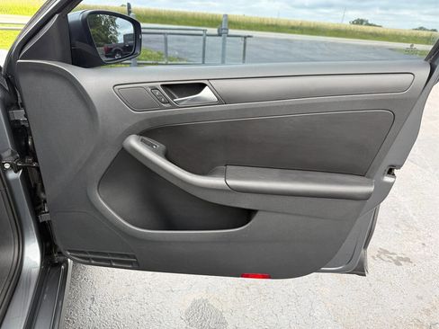 Used 2012 Volkswagen Jetta SE FWD image 29