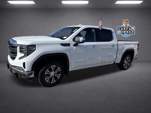 Used 2025 GMC Sierra 1500 SLT RWD image 2