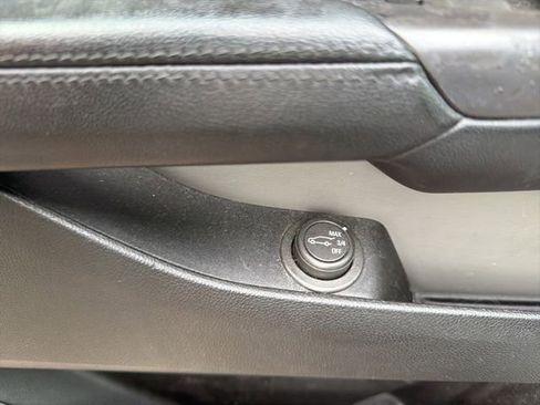 Used 2010 Cadillac SRX Luxury image 21