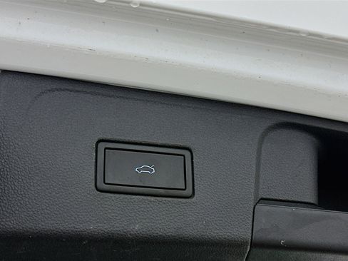 Used 2022 Volkswagen Atlas SE image 32