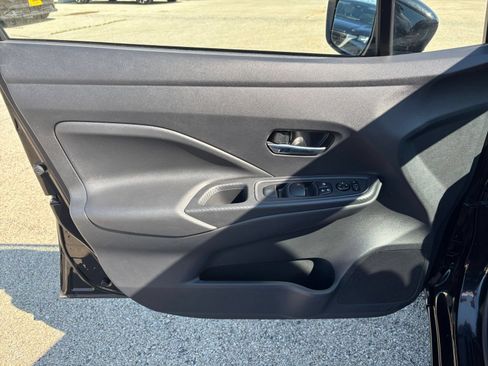 Used 2025 Nissan Versa SV FWD image 18